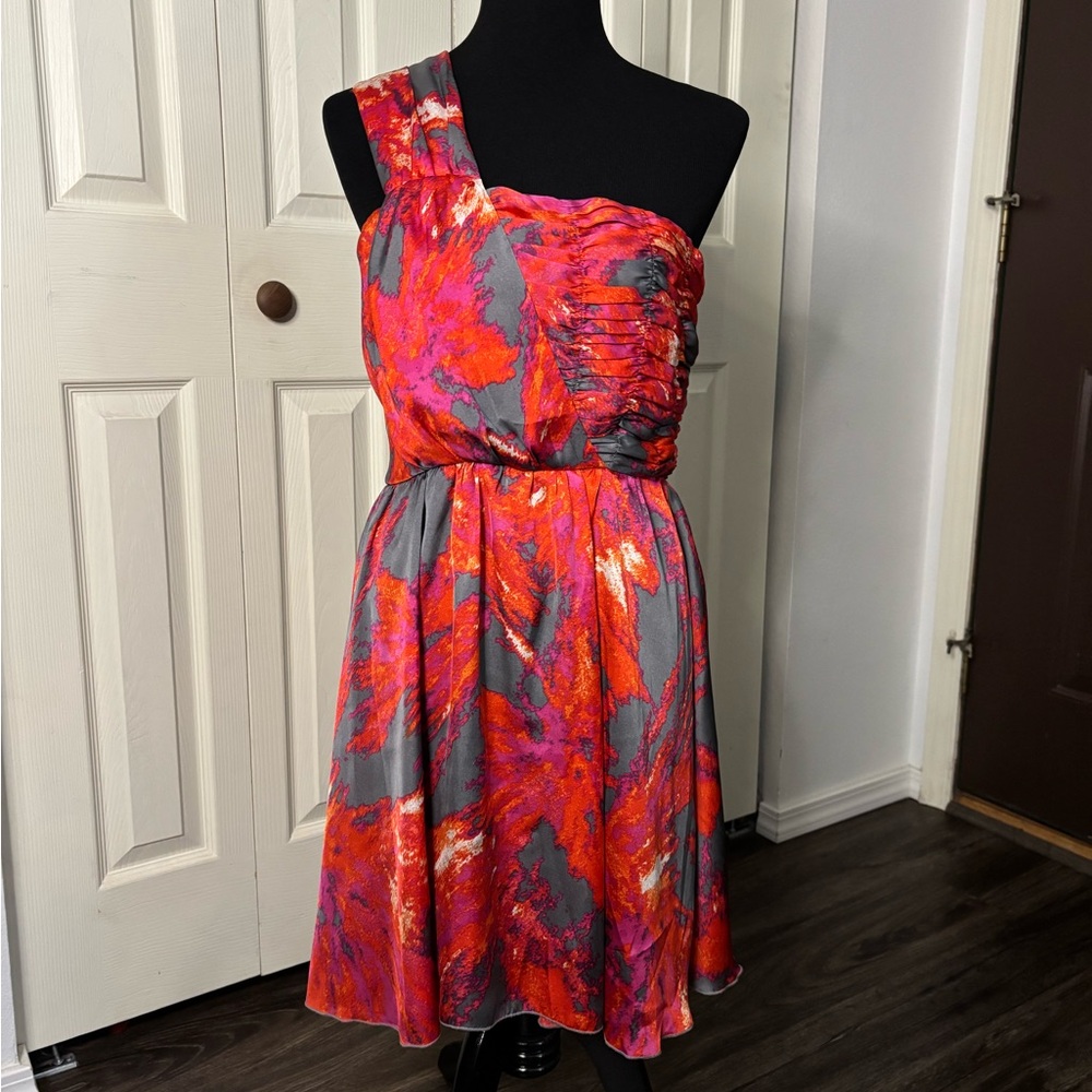 Vibrant One-Shoulder Dress in Pink and Gray